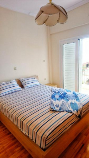 Amazing apartment ON the main BEACH Krioneri